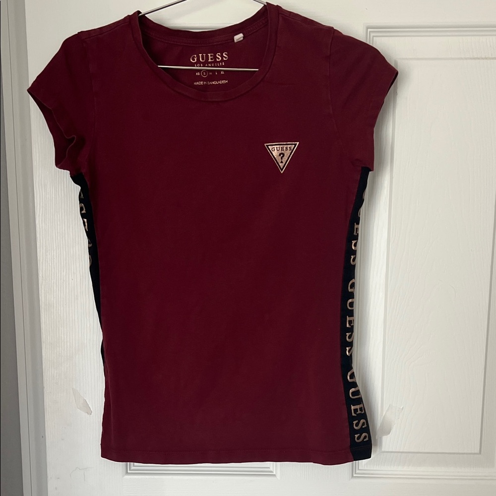 GUESS Women's Maroon Short Sleeve Tee